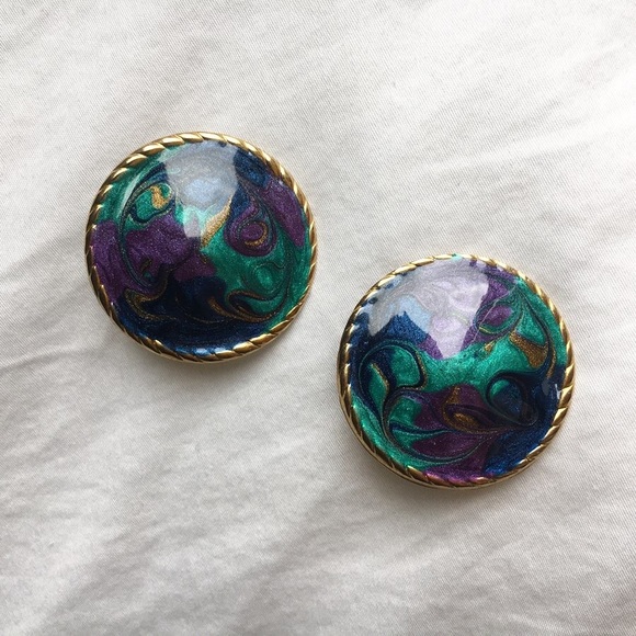 🛍3/$25 - Vintage Earrings